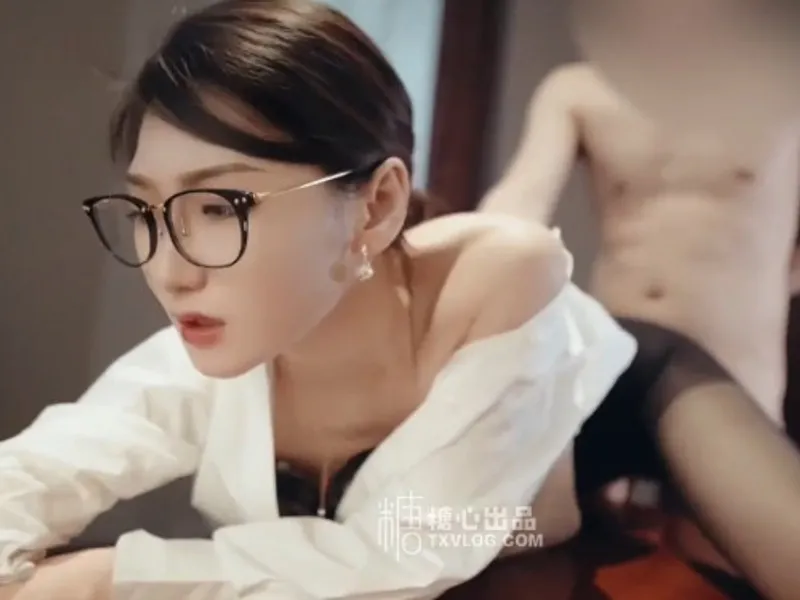 Vào phòng riêng được tiền bối nữ dâm dục bú củ khoải cho